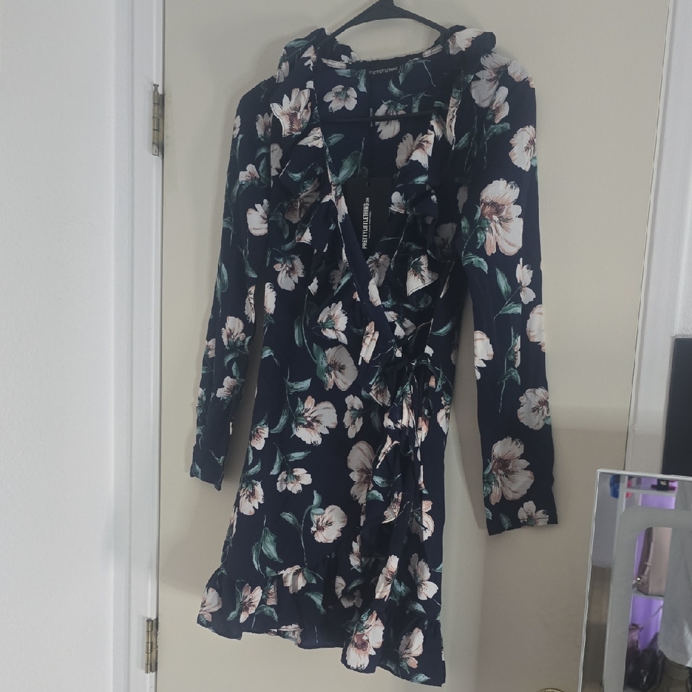 Pretty Little Thing Floral Wrap Dress W/ Ruffle Details (NWT)(0)🤍💙🤍